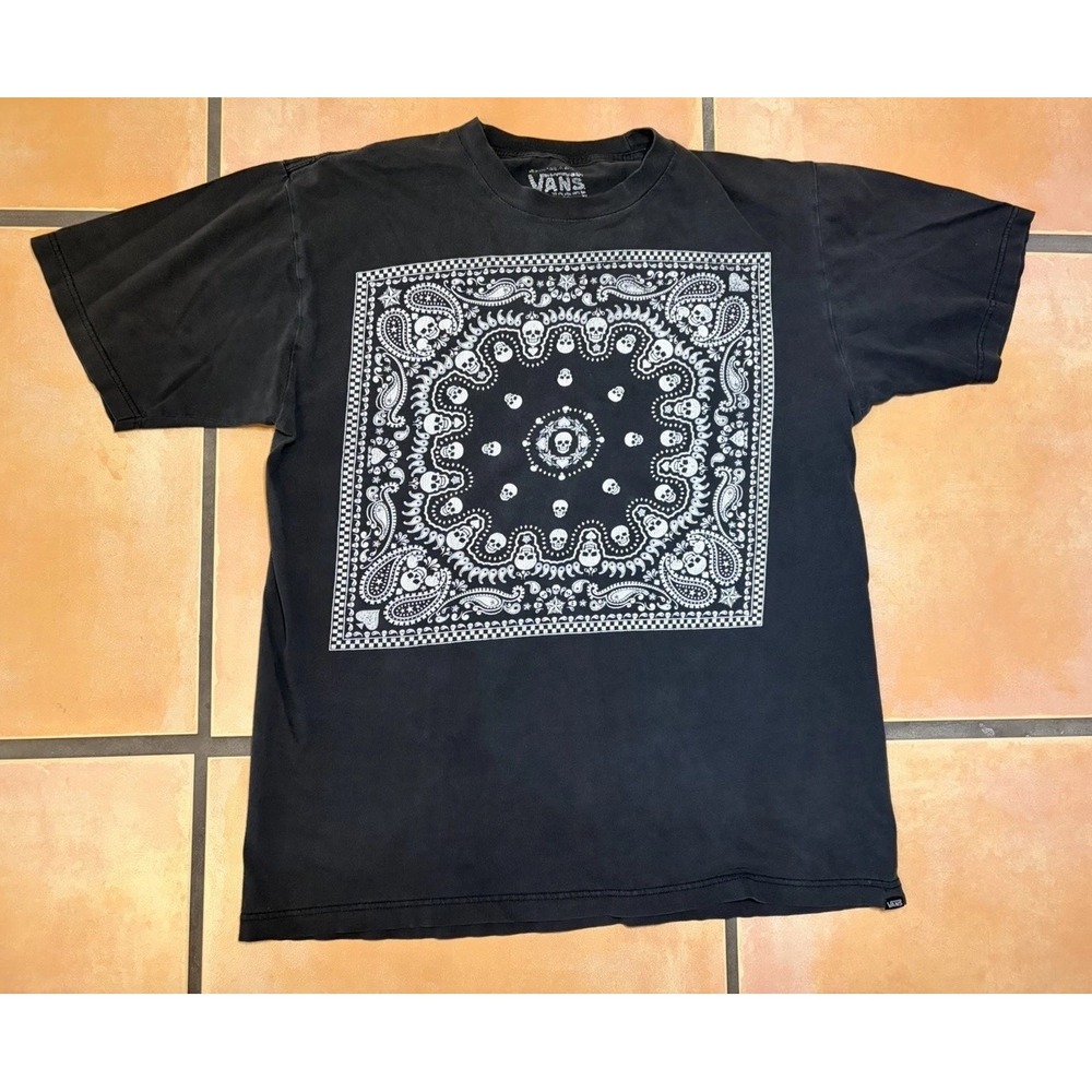 Vans Skull T-Shirt Men's Size XL White Skulls & Paisley Bandana Print